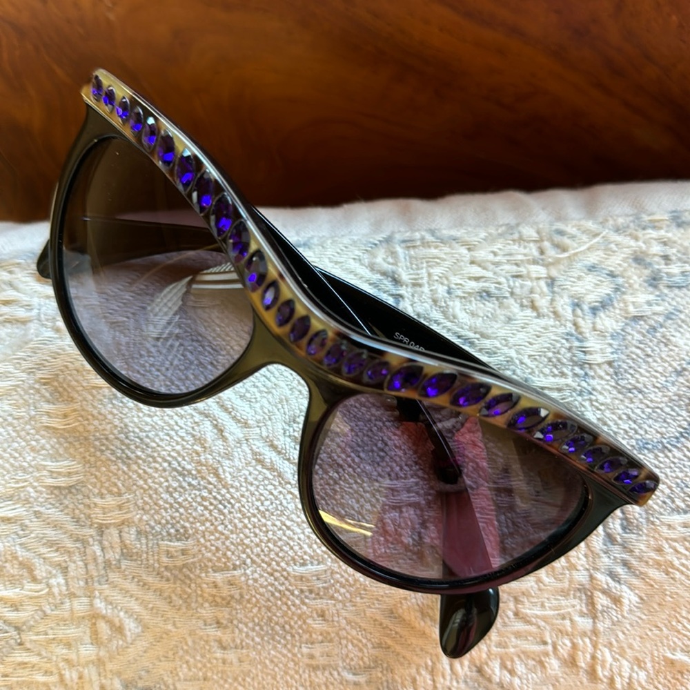 Product black with purple stone, authentic cat eye sunglasses